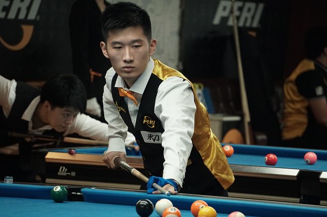 世体：塞瓦略斯随身携带介绍贝蒂斯的书籍，可能对转会进行暗示