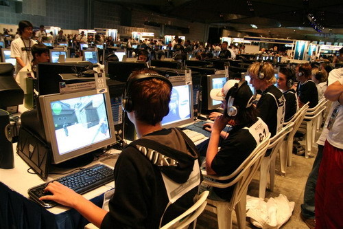 罗马诺:弗林蓬可能在今夏离开勒沃库森,解约金约万欧.